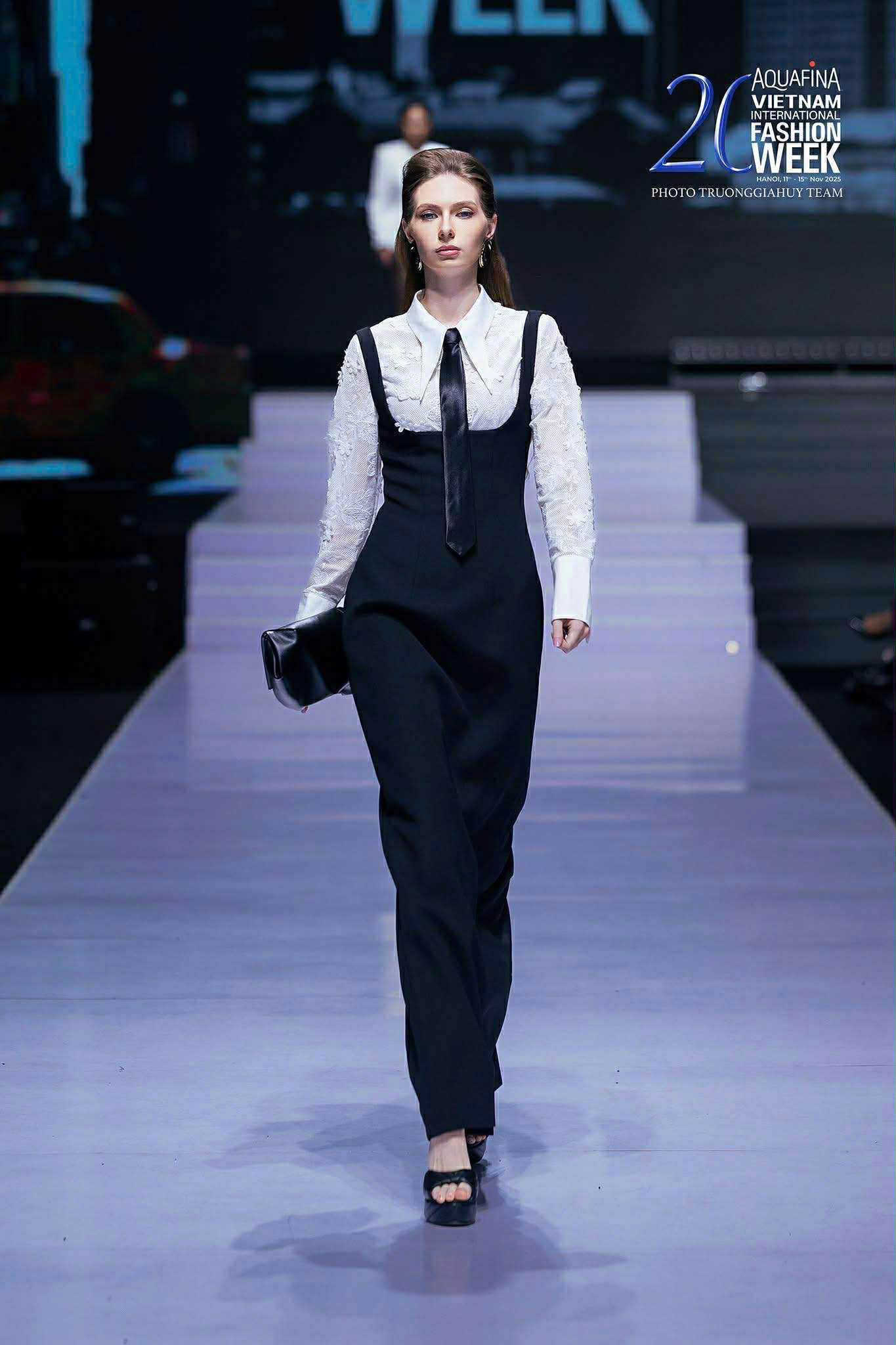 image003-ngoisaovn-w1365-h2048 4 Angelina Lisica, Aquafina Vietnam International Fashion Week 2025