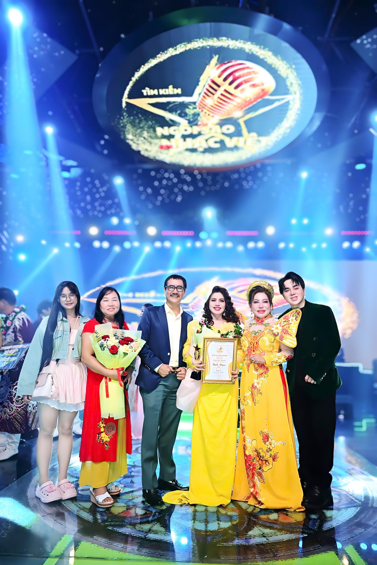 image007-ngoisaovn-w1233-h1849 1 Bích Ngọc, Ngôi Sao Nhạc Việt 2025