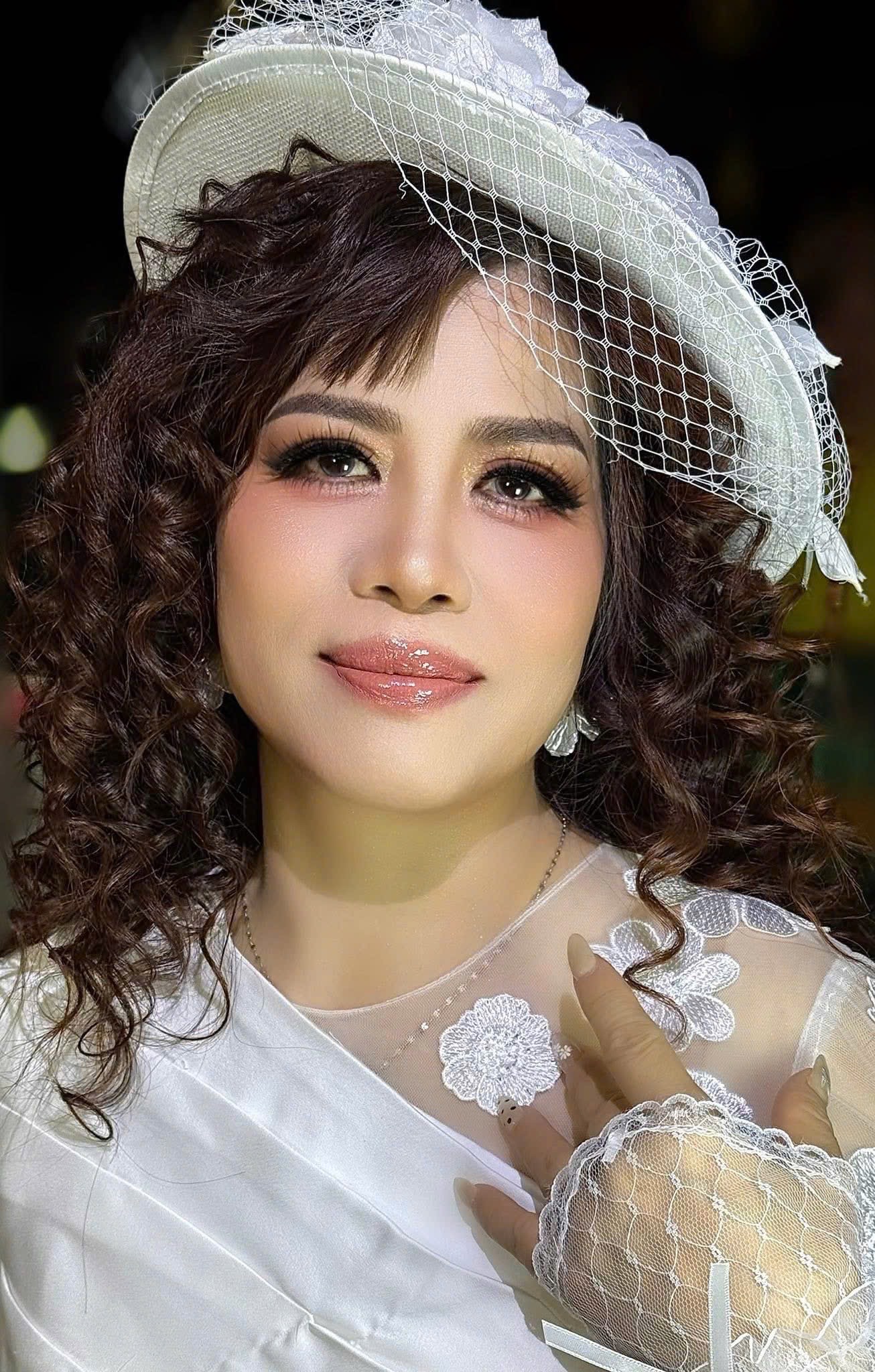 image009-ngoisaovn-w1306-h2048 0 Bích Ngọc, Ngôi Sao Nhạc Việt 2025