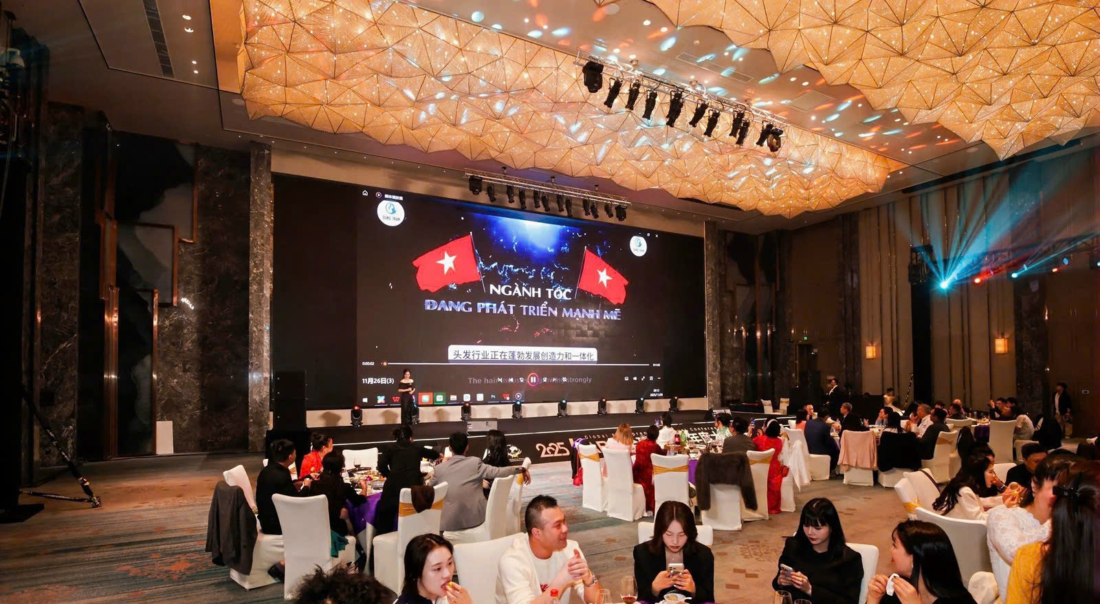 Ceo Dung Trần, ngành tóc